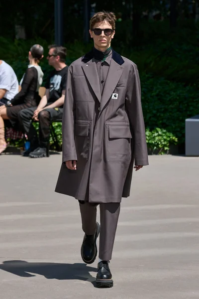 Look 11